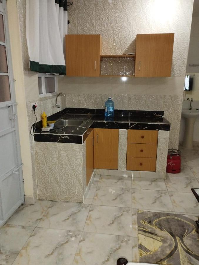 Divine Studio Bed & Breakfast Момбаса Екстериор снимка