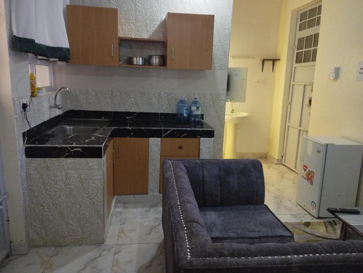 Divine Studio Bed & Breakfast Момбаса Екстериор снимка