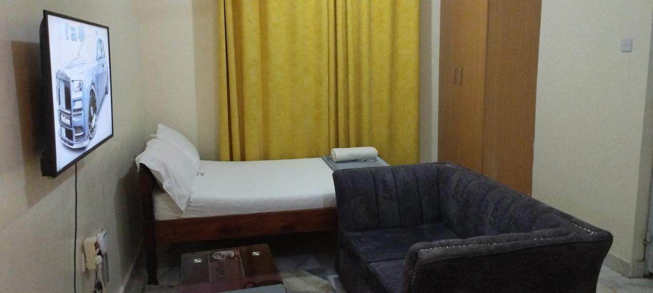 Divine Studio Bed & Breakfast Момбаса Екстериор снимка